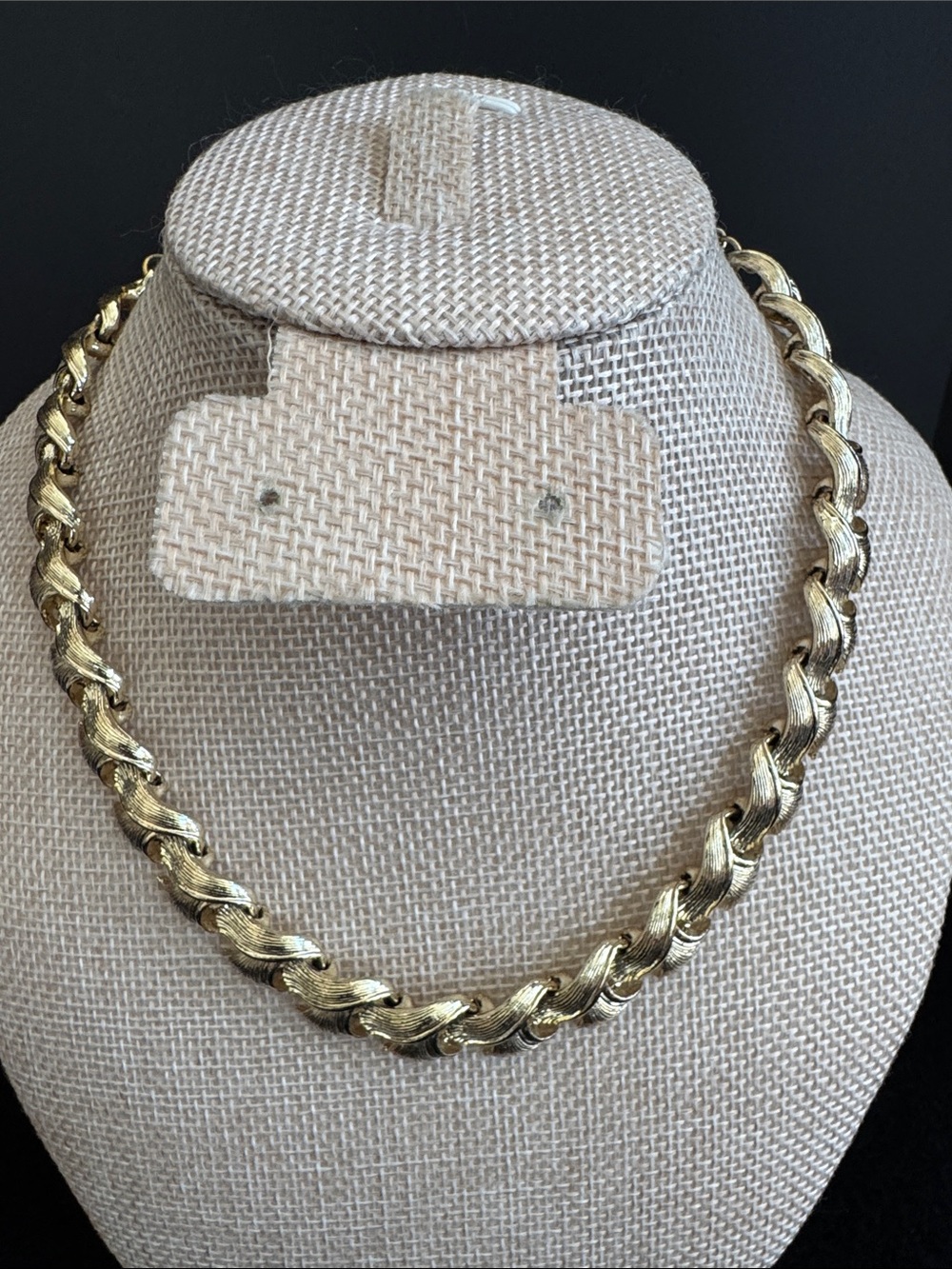 VTG 1950s/1960s Unsigned Coro Textured Leaf Choker Necklace Brushed Gold Tone